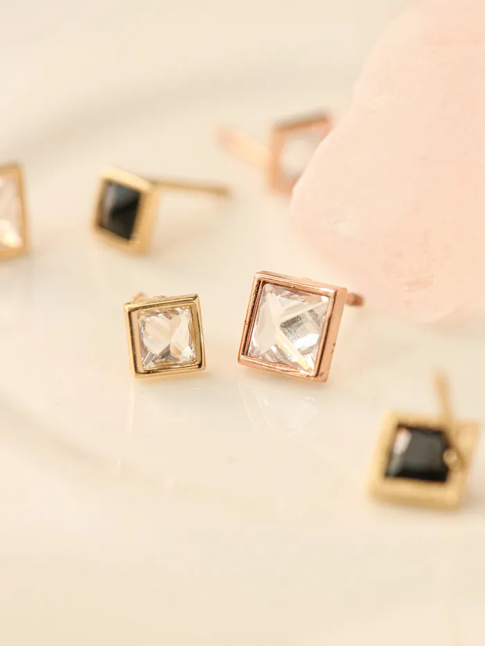 MinimalBijoux Earrings 14K Gold Daily Square CZ Cartilage Earring 20G18G16G