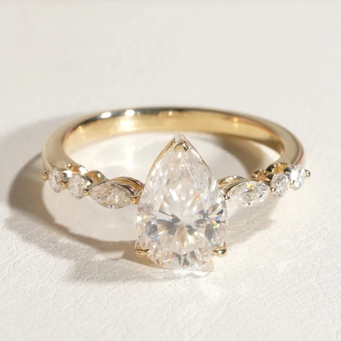 VVS Jewelry Rings 10K Solid Gold PearCut Moissanite Engagement Ring