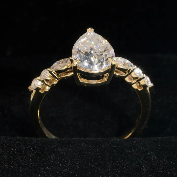 VVS Jewelry Rings 10K Solid Gold PearCut Moissanite Engagement Ring