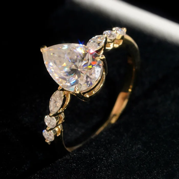 VVS Jewelry Rings 10K Solid Gold PearCut Moissanite Engagement Ring