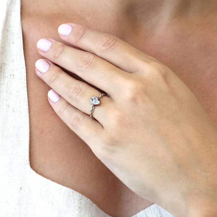 BERRICLE Solitaire Bezel Pear CZ Chain Ring in Sterling Silver 08ct Rings