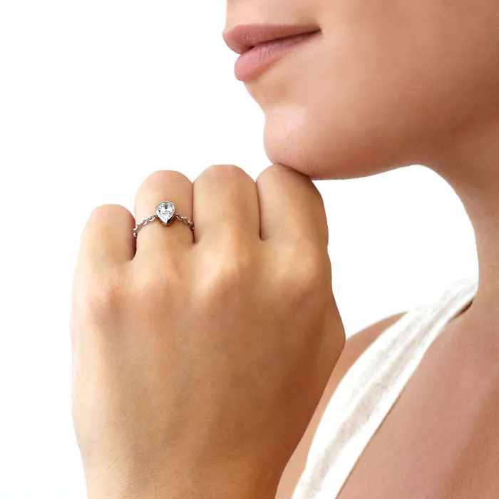 BERRICLE Solitaire Bezel Pear CZ Chain Ring in Sterling Silver 08ct Rings