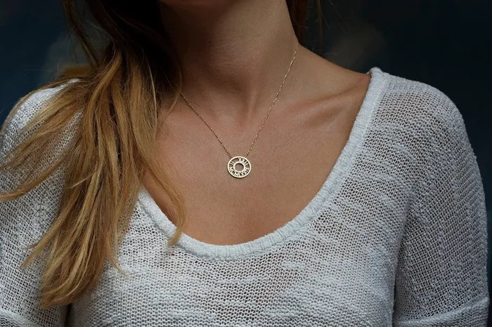 Necklaces capucinne Gold Circle Necklace Roman Numerals Necklace