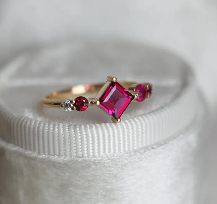Rings Capucinne Gigi Pink Tourmaline Rubis Diamonds Cluster Ring Ready to Ship