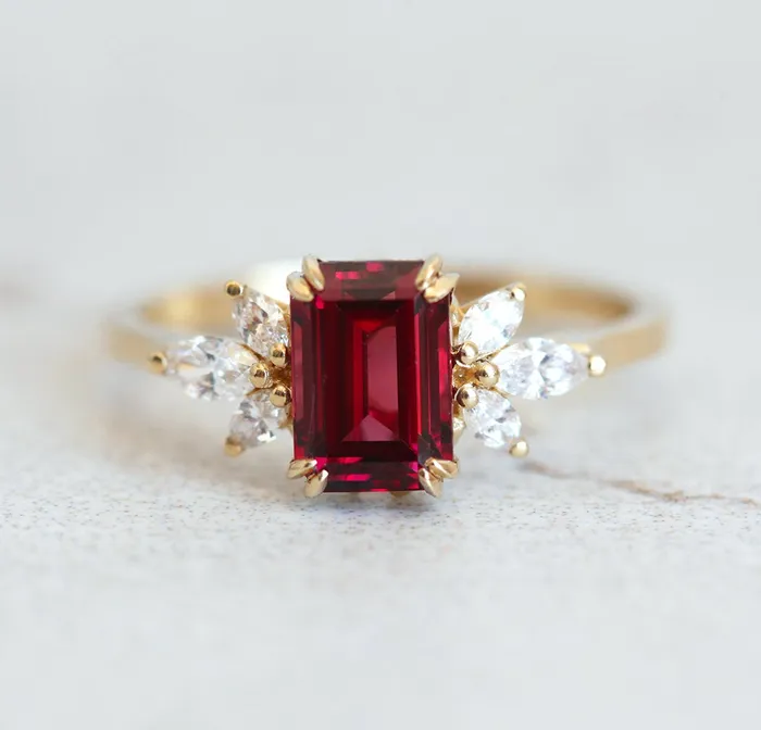Rings Capucinne Janine Ring Garnet Ring with Diamond Clusters