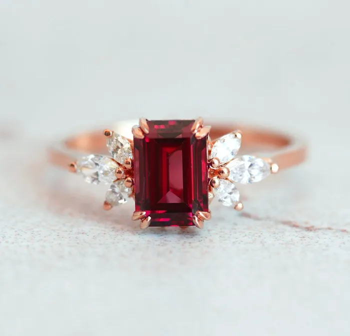 Rings Capucinne Janine Ring Garnet Ring with Diamond Clusters