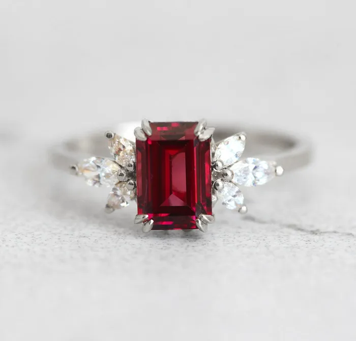 Rings Capucinne Janine Ring Garnet Ring with Diamond Clusters
