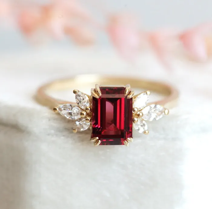 Rings Capucinne Janine Ring Garnet Ring with Diamond Clusters